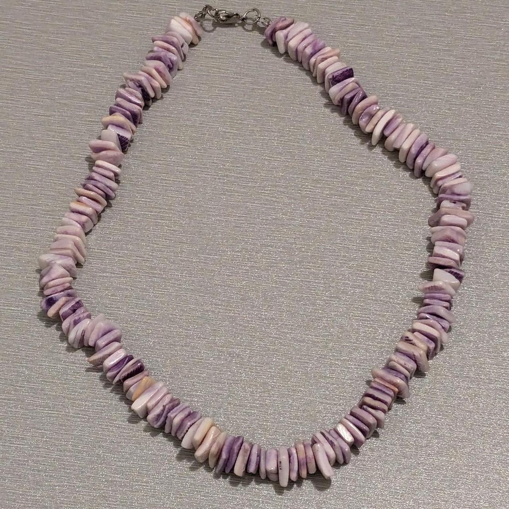 NWOT Vintage Y2K White & Purple Puka Shell Necklace